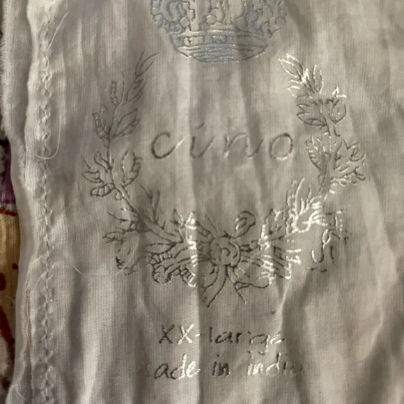 Sundance Ruffle Floral Blouse - Picture 5 of 9